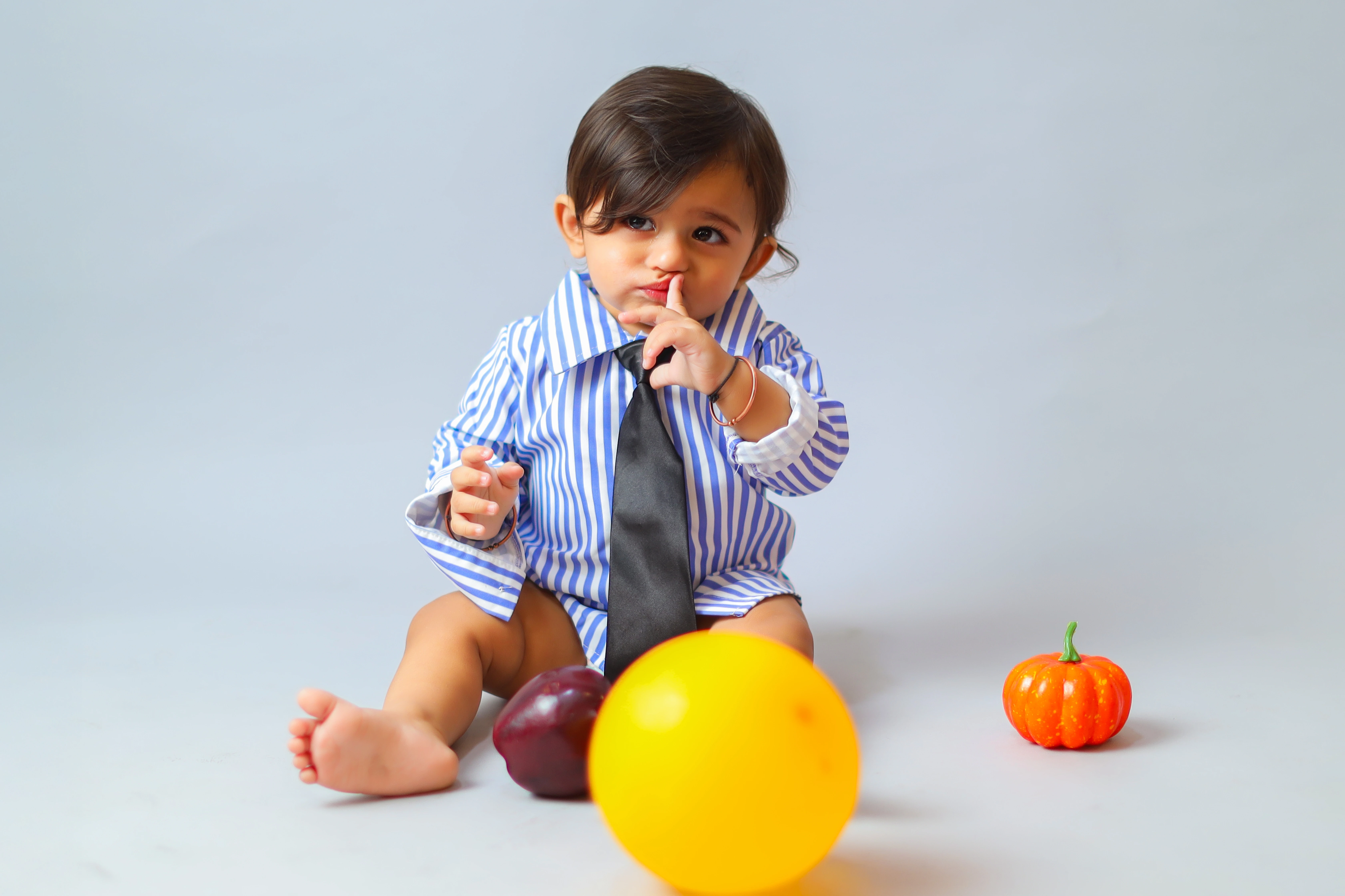 baby with shirt and cake Virar