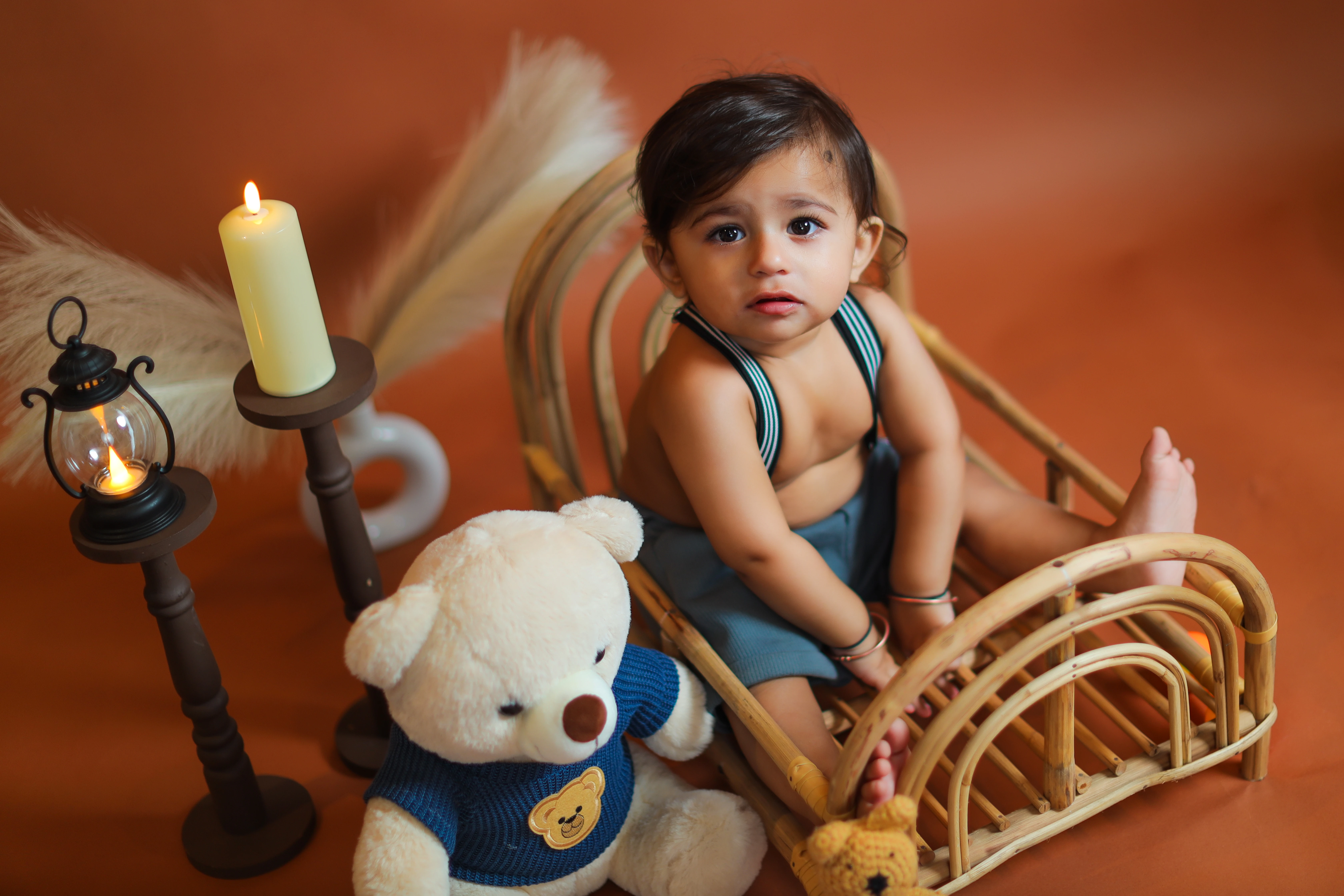 baby with shirt and ballon Virar