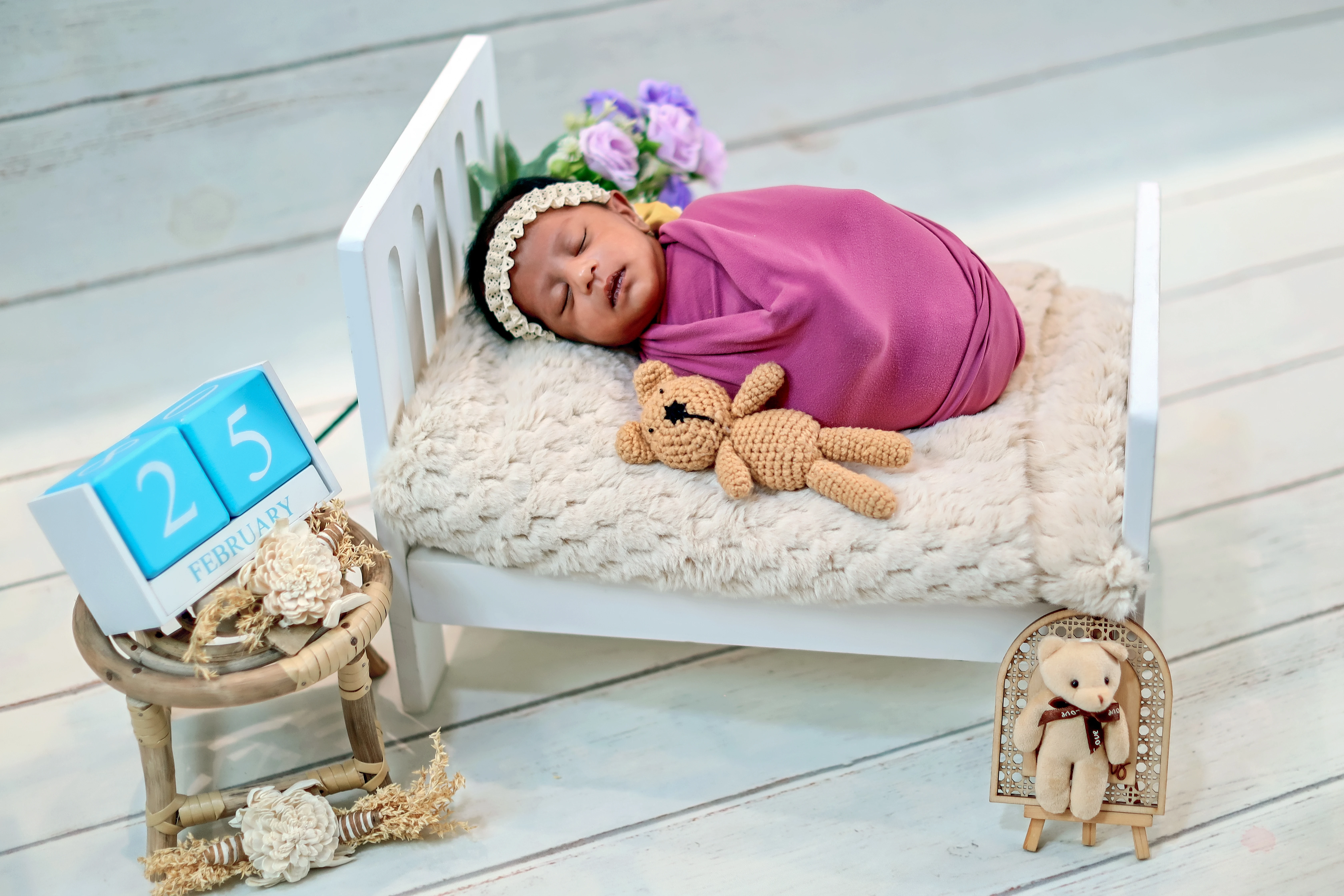 Newborn photoshoot pink Studio79 Virar